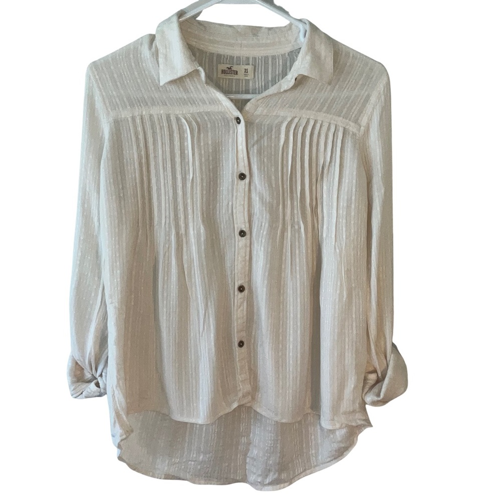 Hollister women’s XS cream junior button front, long sleeve top